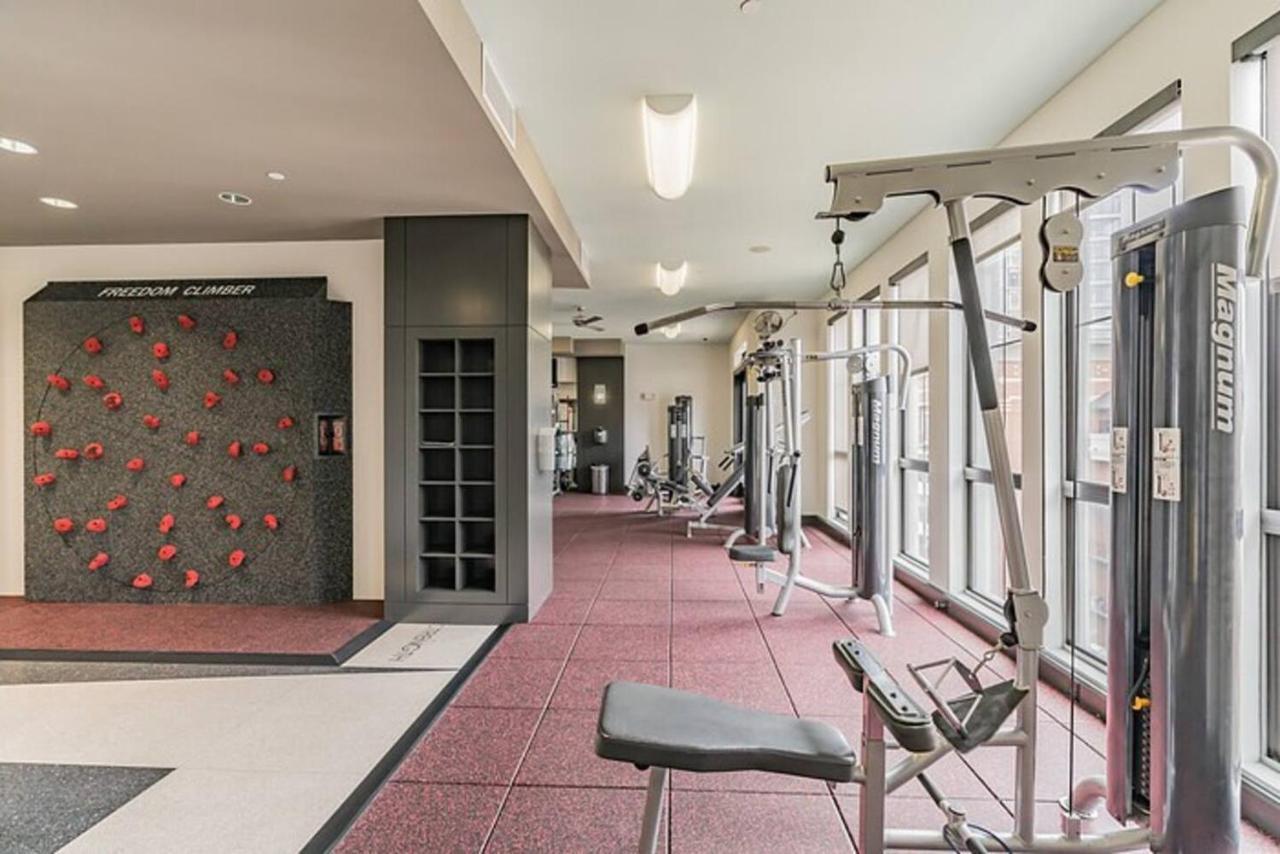Spacious Flat + Gym + Pool Apartment Houston Exterior photo