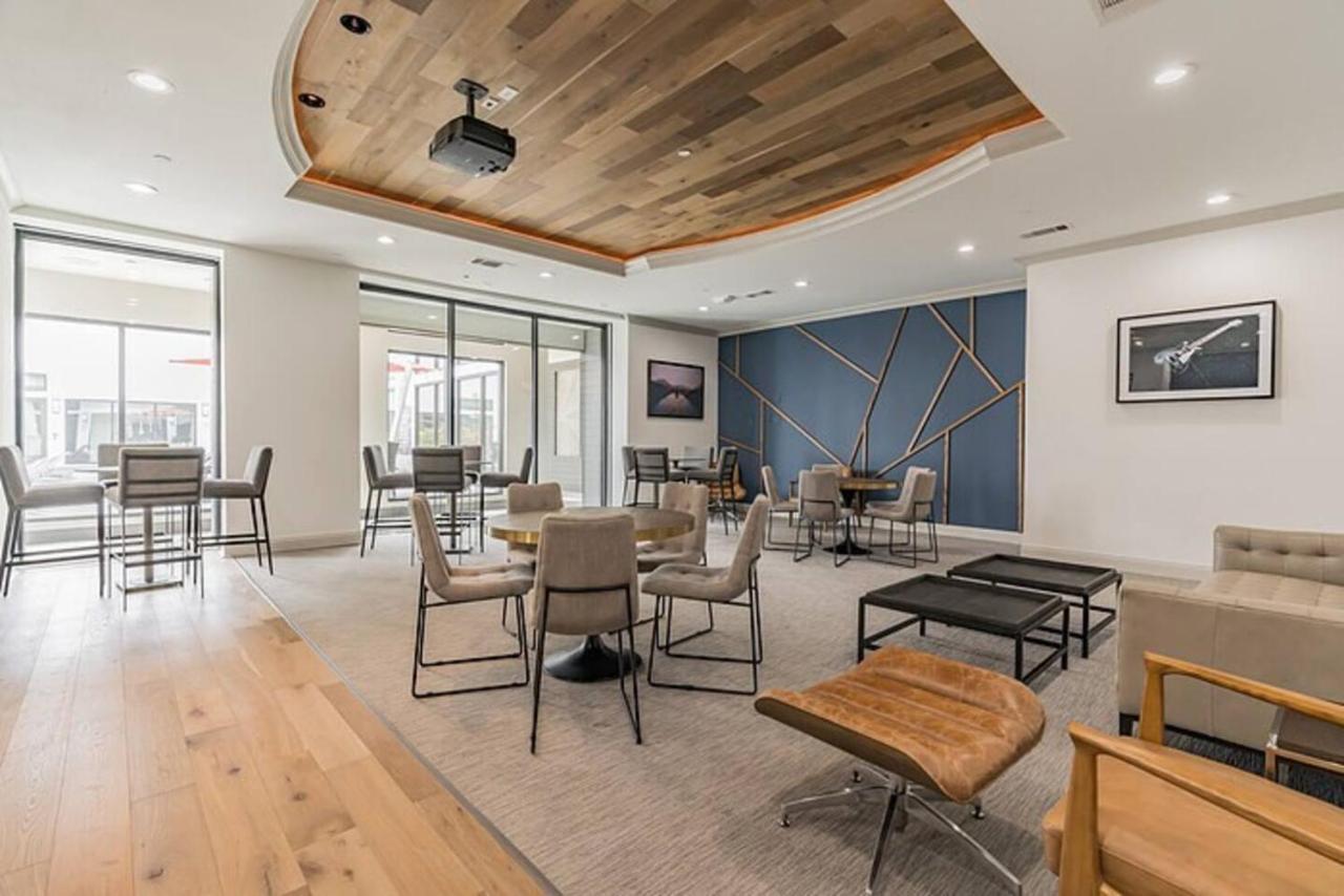 Spacious Flat + Gym + Pool Apartment Houston Exterior photo