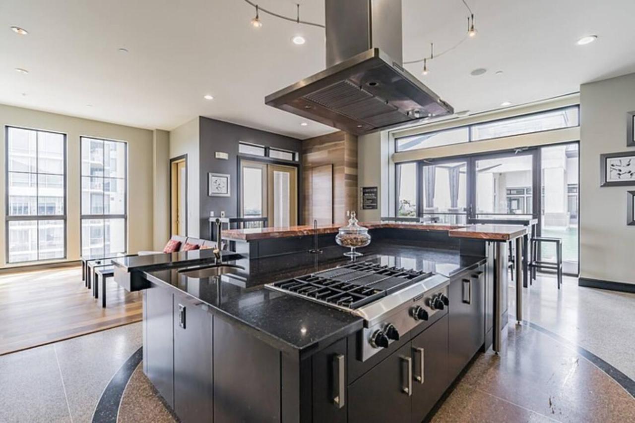 Spacious Flat + Gym + Pool Apartment Houston Exterior photo