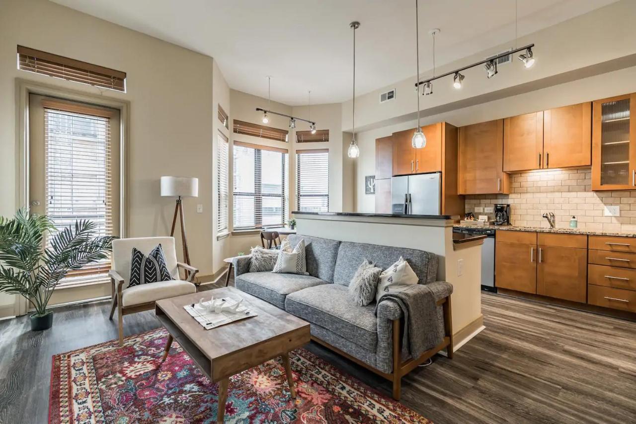 Spacious Flat + Gym + Pool Apartment Houston Exterior photo