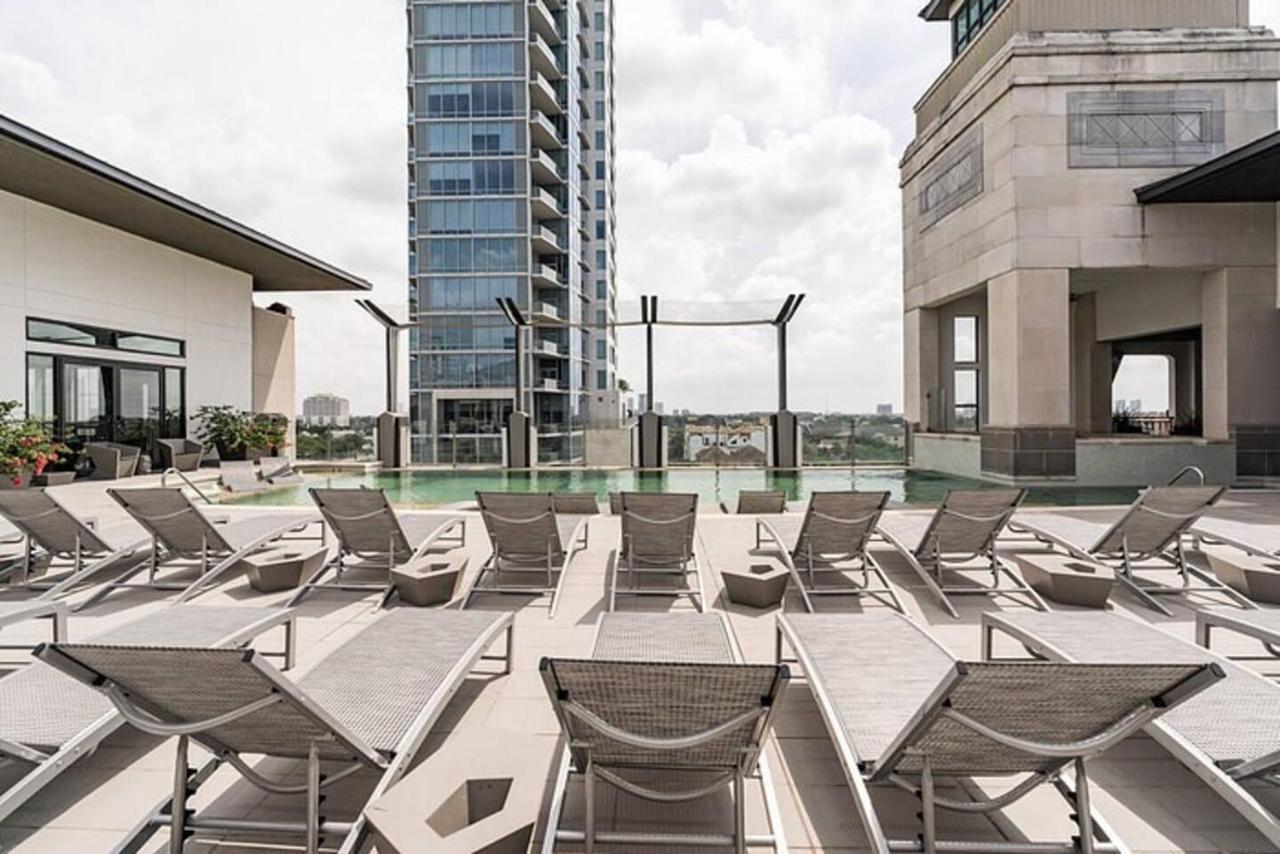 Spacious Flat + Gym + Pool Apartment Houston Exterior photo