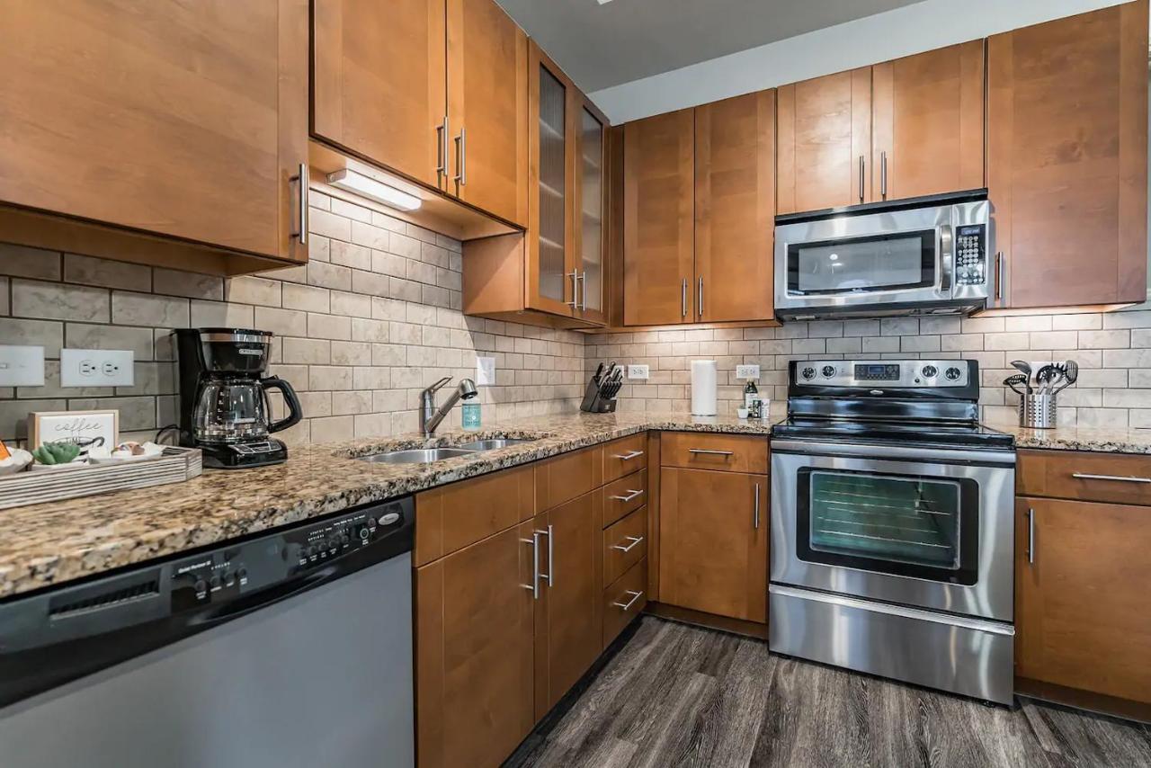 Spacious Flat + Gym + Pool Apartment Houston Exterior photo