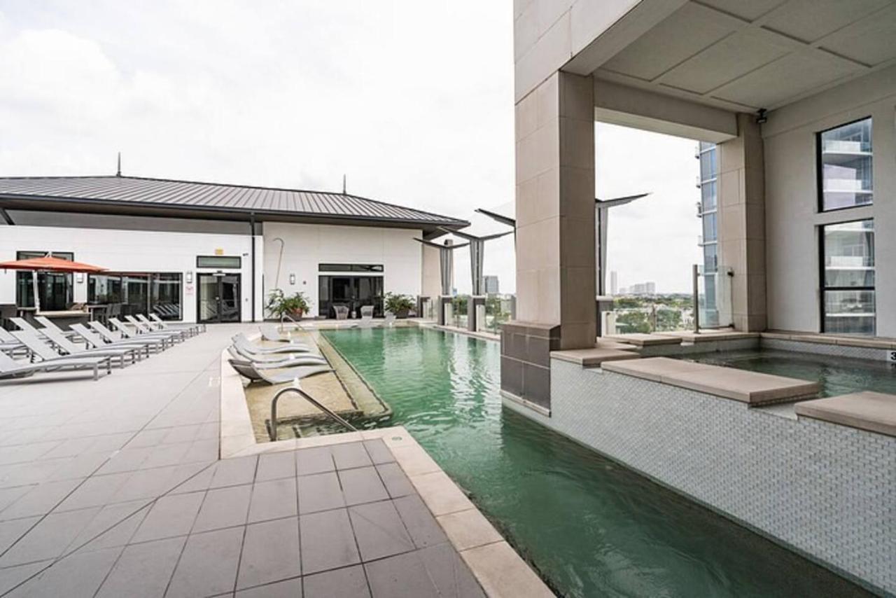 Spacious Flat + Gym + Pool Apartment Houston Exterior photo